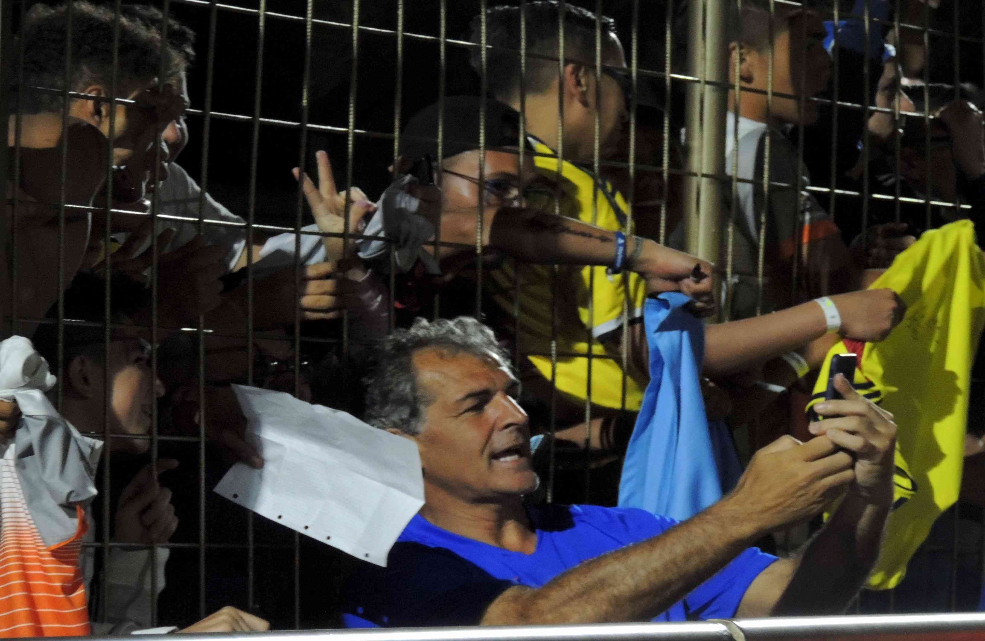 Algunos tuvieron suerte de salir en las selfies de los jugadores, antes de que salieran del campo de fútbol. Ninguno habló con la prensa colombiana. 