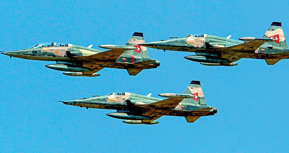 un poderoso despliegue de armamento en Venezuela ha despertado las alarmas en la región. Colombia y Estados Unidos están alertas.