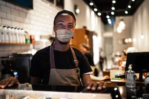 Sectores impactados por la pandemia, como el de la hostelería, turismo, gastronomía y entretenimiento solo pagarán el 50 por ciento del impuesto de Industria y Comercio de 2021 y 2022.