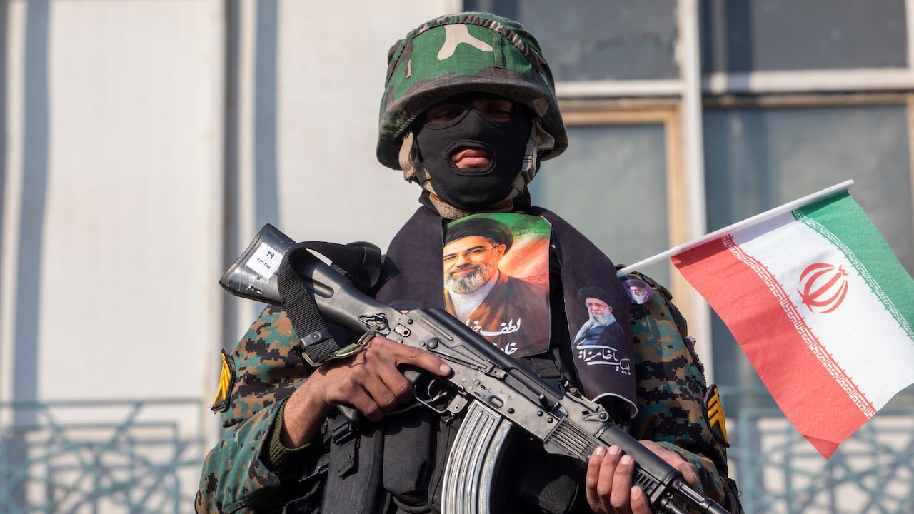 Los Guardias de la Revolución aseguraron que atacarían cualquier embarcación que cruce el estrecho.