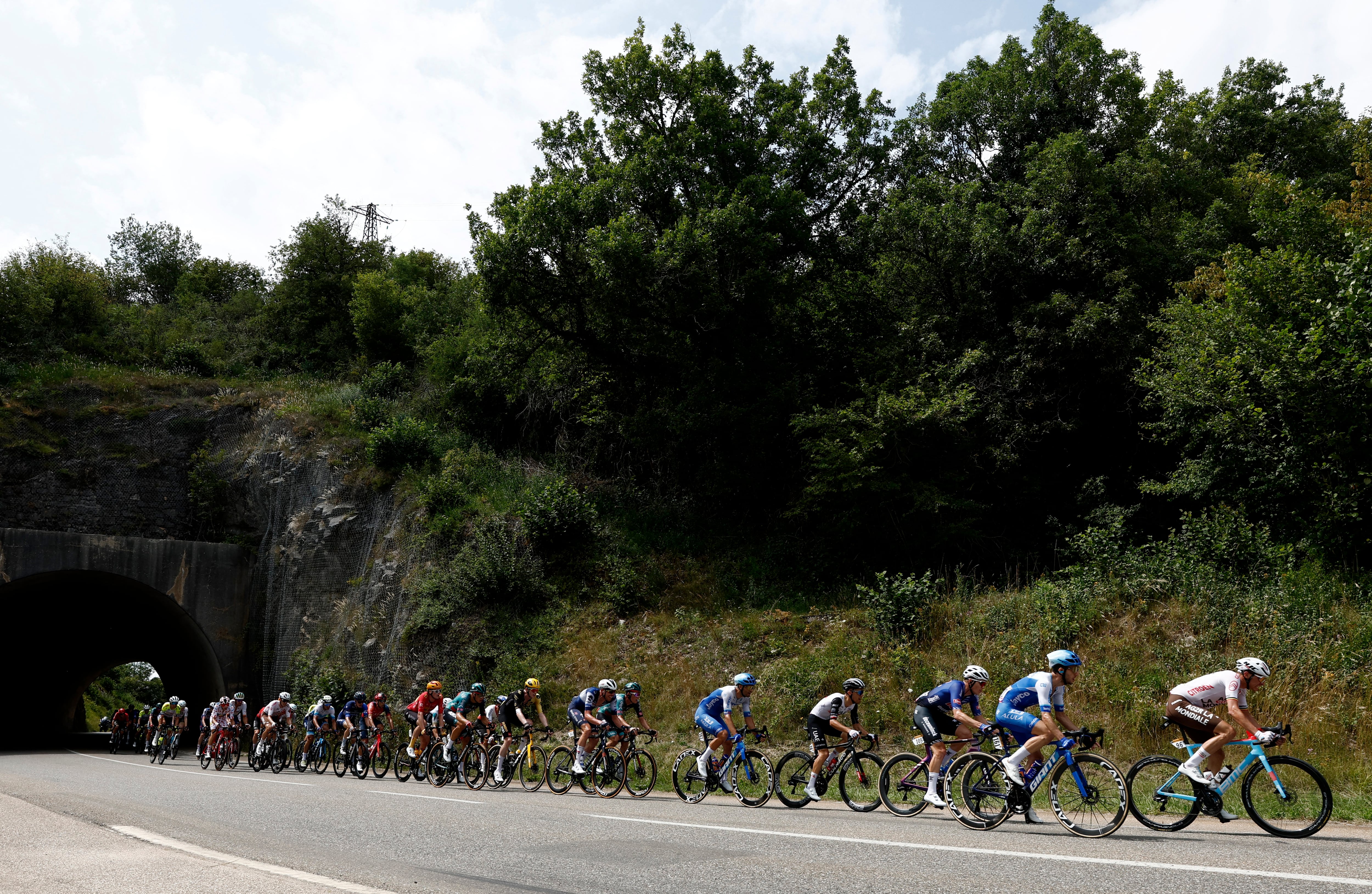 Cycling - Tour de France - Stage 19 - Moirans-En-Montagne to Poligny - France - July 21, 2023 General view of the peloton in action during stage 19 REUTERS/Benoit Tessier