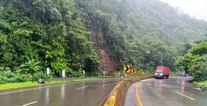 Vía cerrada entre Buenaventura y Buga.