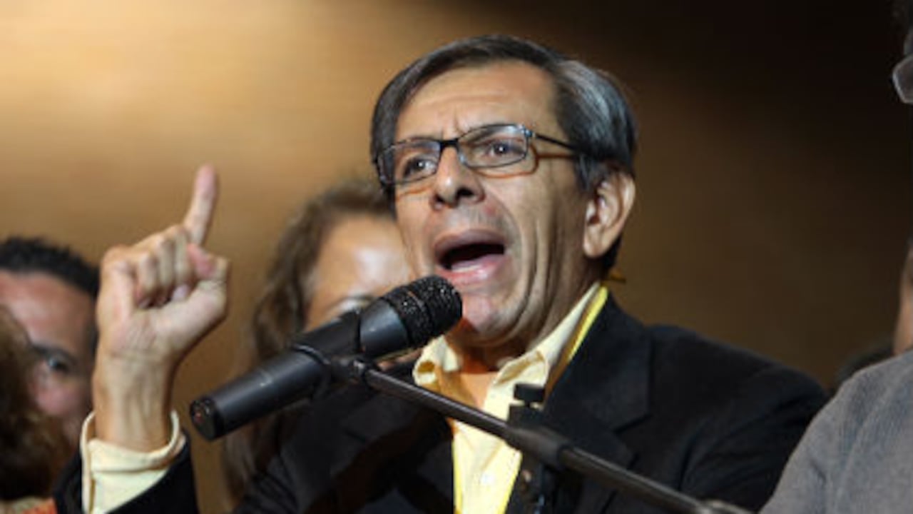 Senador Luis Carlos Avellaneda demandará la terna propuesta por su partido, el Polo Democrático, para escoger al alcalde de Bogotá, tras la suspensión de Samuel Moreno.