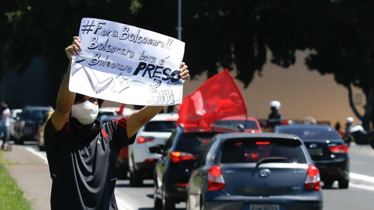 Crecen las protestas en las calles contra Bolsonaro en Brasil (Photo by Sergio Lima / AFP)