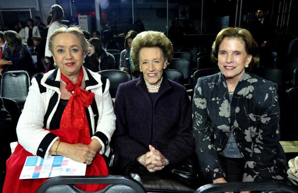 María Paulina Espinosa, María Cristina de Pastrana y Alina de Santamaría.