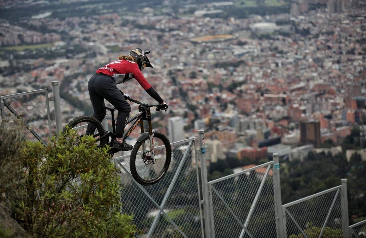 Red Bull Monserrate Cerro Abajo, la carrera de downhill urbano más larga del mundo culminó con éxito