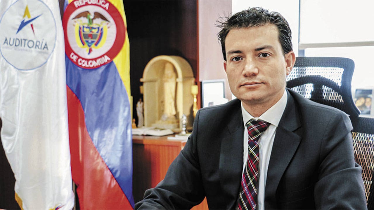 Carlos F. Córdoba Contralor General