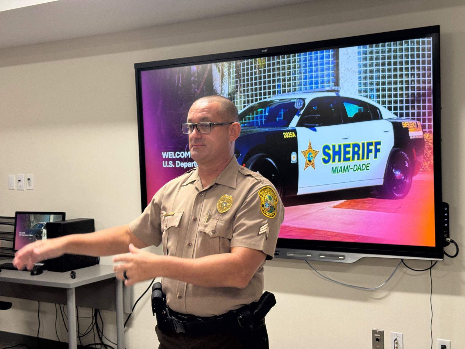 Oficial de la policía de Miami Dade