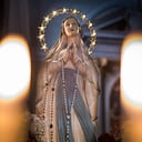 Los creyentes son muy devotos a la Virgen María.