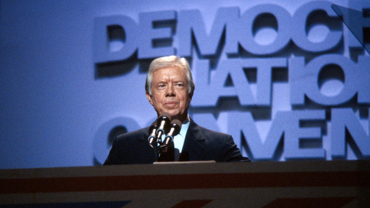 Los documentos se los habría entregado el expresidente estadounidense al colombiano.