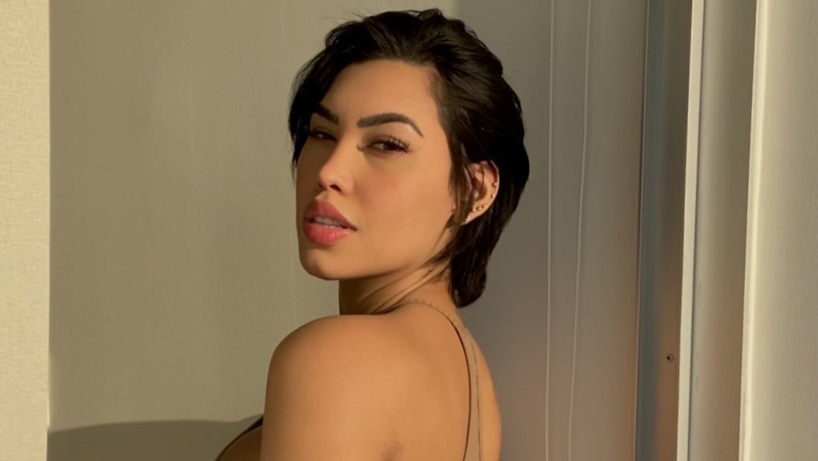 Canalizada y hospotalizada: Ana del Castillo preocupó a sus fans por foto en urgencias que dejó muchas dudas