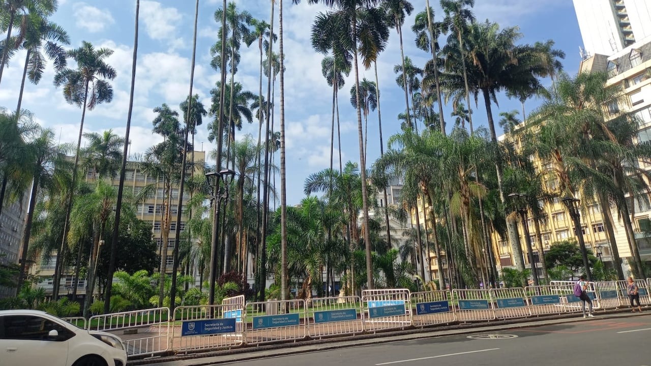 La emblemática Plaza de Cayzedo en el centro de Cali será reabierta en mayo.