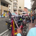 Más de 300 indígenas permanecen desde el miércoles, 4 de octubre, a las afueras de la Oficina de Restitución de Tierras del Valle del Cauca, ubicada en el centro de Cali.