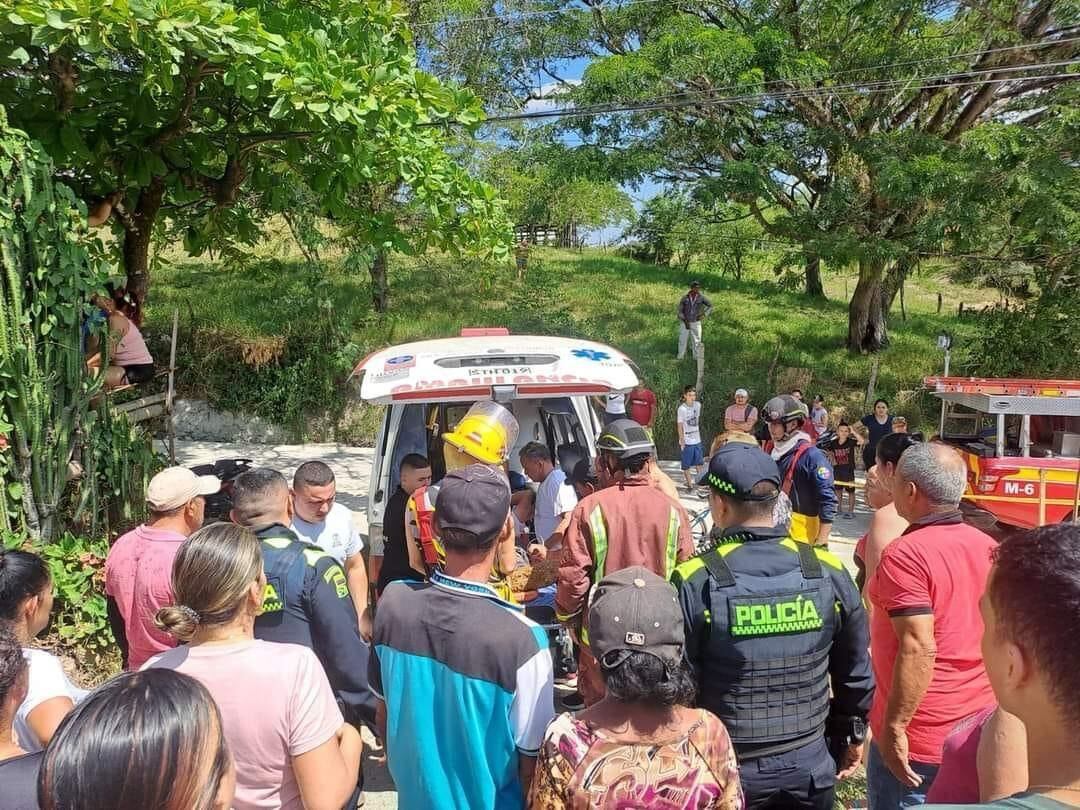 Rescate de dos obreros en derrumbe en Obando, Valle