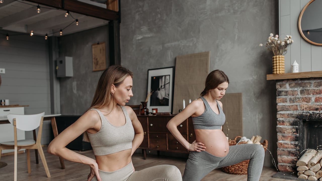 Las mujeres que no hayan tenido ningún tipo de complicación en el embarazo pueden realizar ejercicio durante 30 minutos, como mínimo, varias veces a la semana. Imagen de referencia.