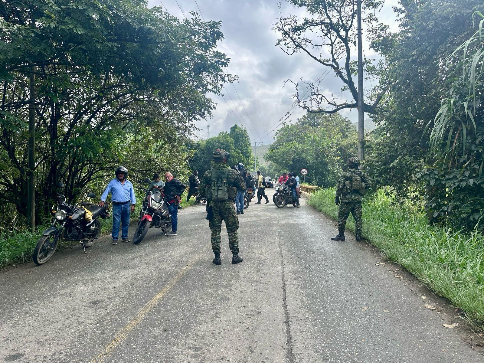 El Ejército Nacional desactivó un artefacto explosivo ubicado en vía de Miranda, Cauca.