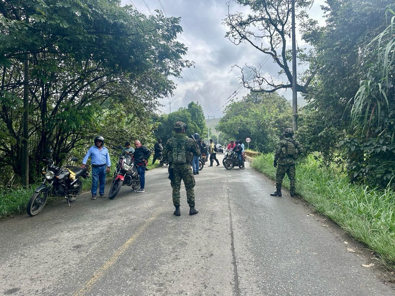 El Ejército Nacional desactivó un artefacto explosivo ubicado en vía de Miranda, Cauca.