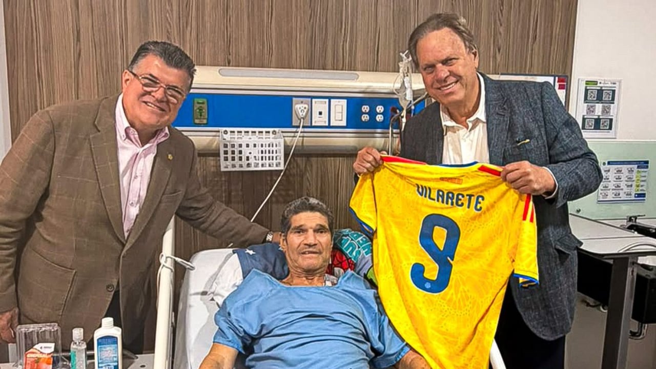 Eduardo Emilio Vilarete junto a Carlos Mario Zuluaga (izq.) y Ramón Jesurún (der.).
