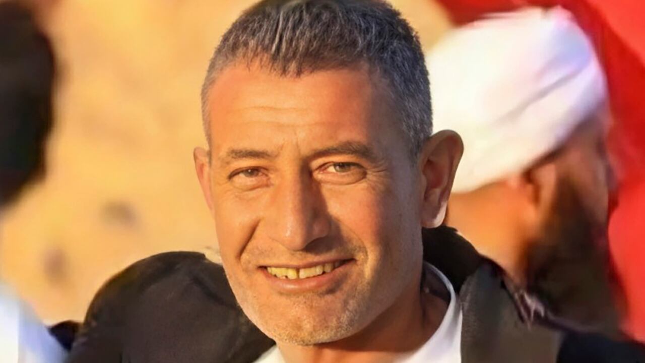 Esta fotografía sin fecha muestra a Kaid Farhan Al-Qadi, de 52 años, que fue rehén de militantes de Hamas en Gaza. El martes 27 de agosto de 2024, el Foro de Familias de Rehenes anunció que había regresado a Israel. (El Foro de Familias Rehenes vía AP)