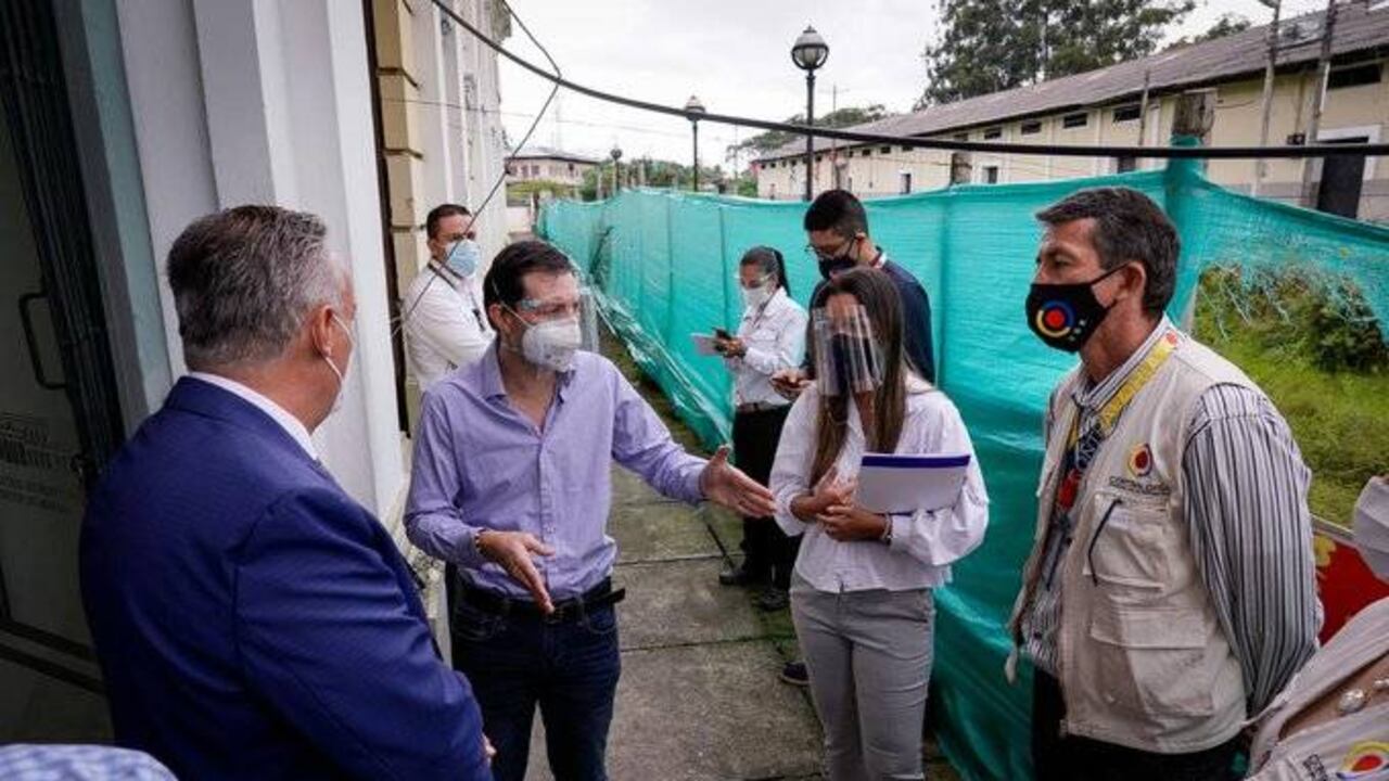 El contralor Córdoba realizó este jueves una visita al departamento. Twitter Contraloría.