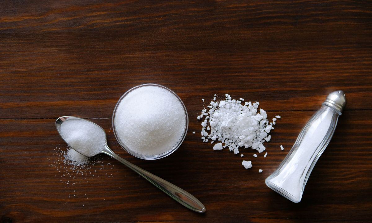 Sal marina y sal de mesa.