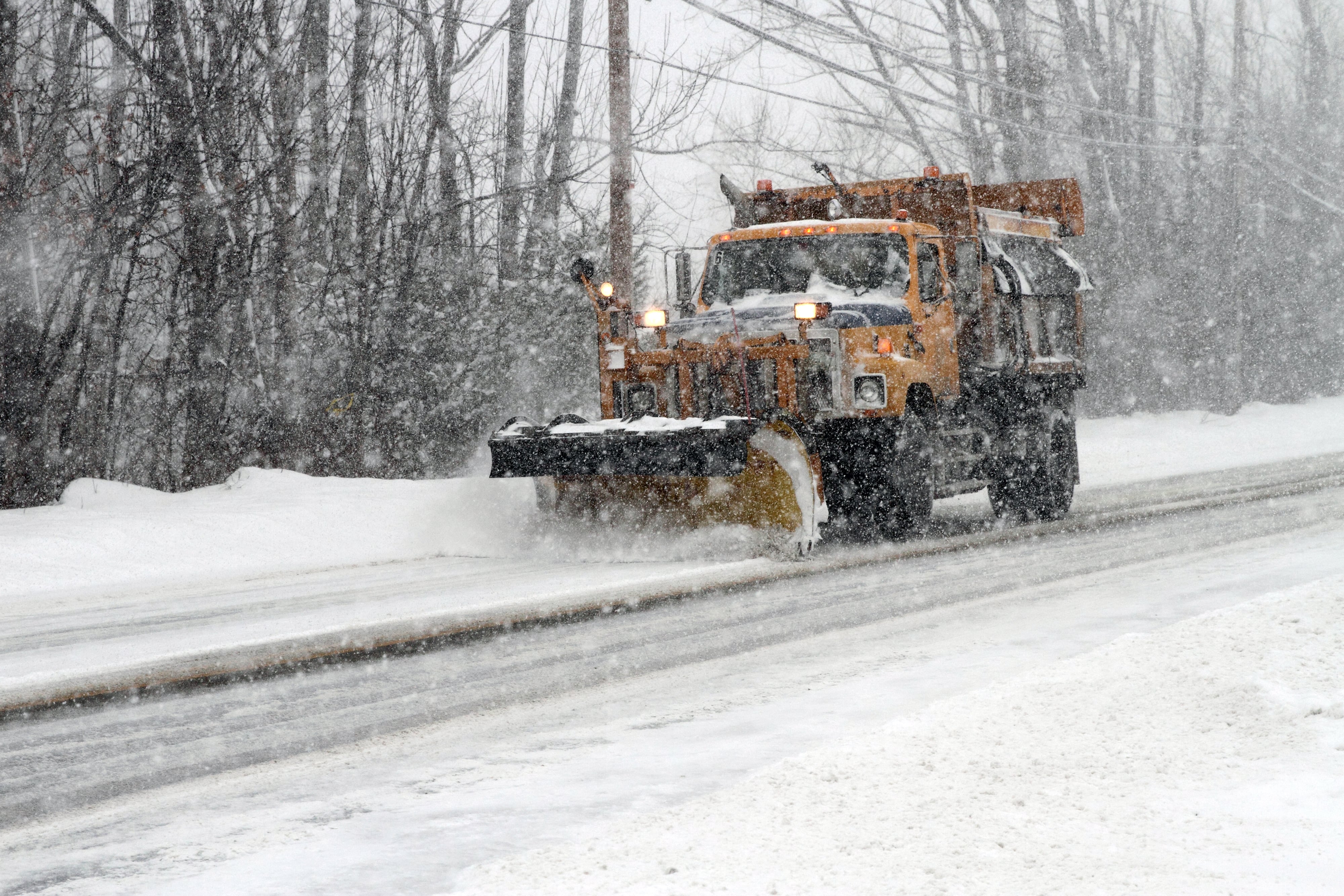 Las advertencias de clima invernal incluyen tanto nevadas intensas como condiciones de viaje resbaladizo y visibilidad reducida