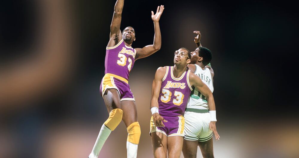 La chispa que los Lakers de Los Ángeles y figuras como Kareem Abdul-Jabbar necesitaban era un joven de Michigan, hijo de un recolector de basura, con una sonrisa que desarmaba racismos y un juego excepcional.