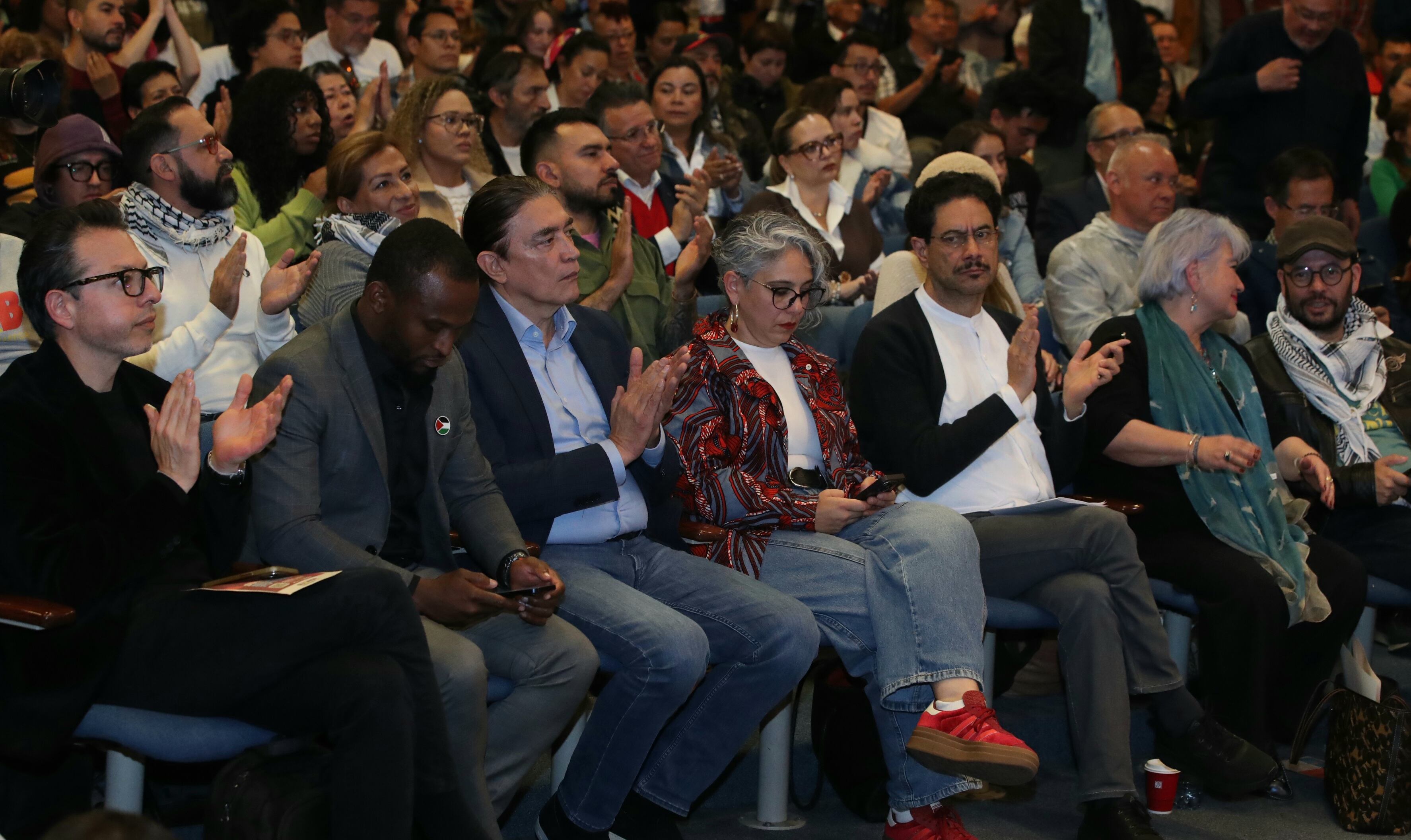 Iván Cepeda, adhesión a la campaña a la presidencia de congresistas y dirigentes.