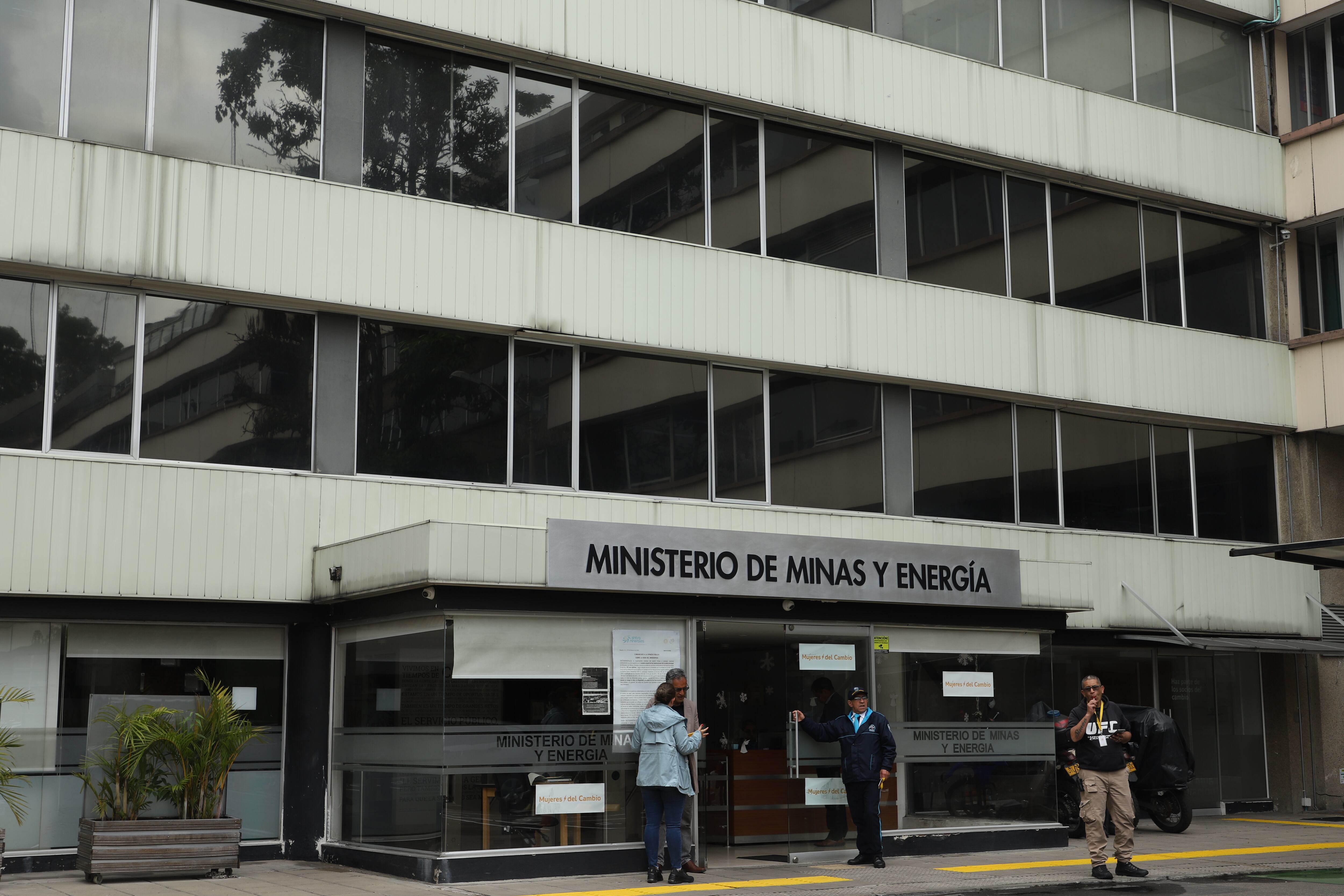 MINISTERIO DE MINAS Y ENERGÍA