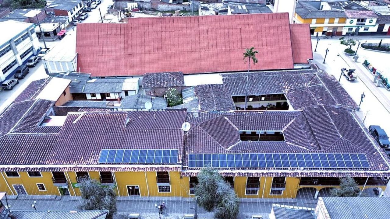 Los paneles se instalaron en la sede principal de la Alcaldía, el Comando de la Policía, la Casa de la Cultura y el Parque Educativo Génesis.