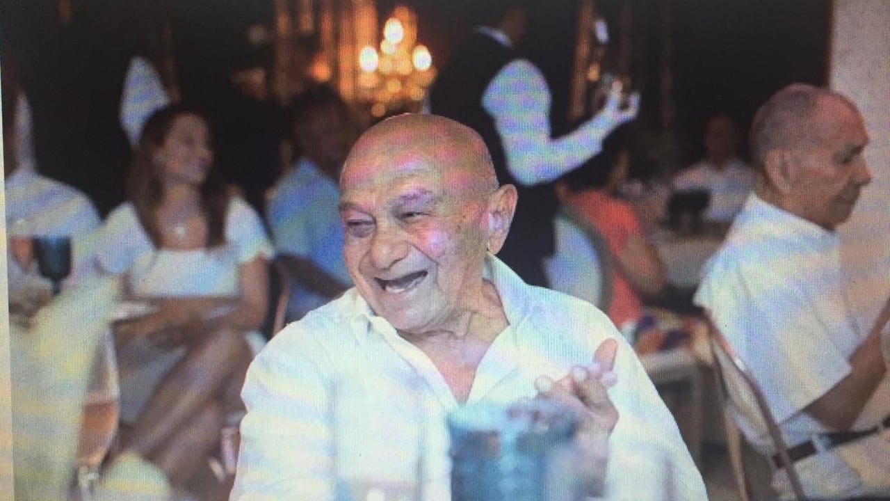 "Seriamos injustos con su memoria al no destacar su pulcra y diáfana vida pública. Sacrificó su patrimonio personal para financiar sus proyectos políticos y por ello se podría decir que hizo todo lo contrario a lo que estilan hoy algunos políticos -llegar pobres a los cargos públicos y salir ricos de ellos-."