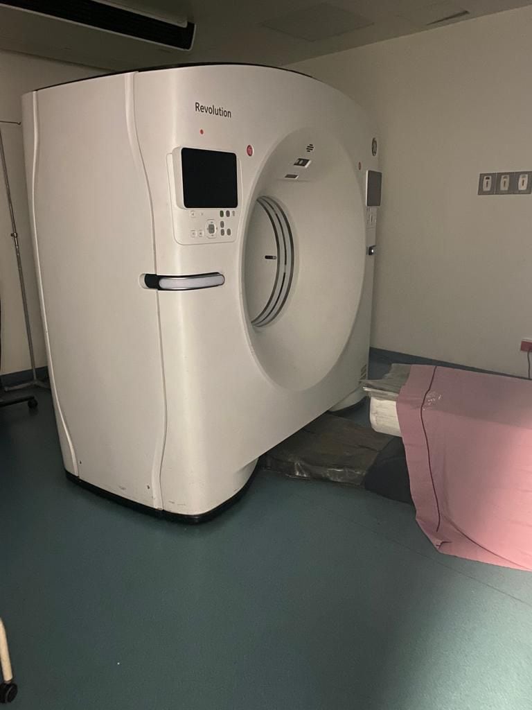 Tomógrafo que estaría dañado en el Hospital de Kennedy.