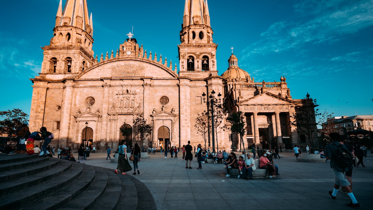 Catedral de la Asunción de Nuestra Señora, ubicada en la plaza central de Guadalajara.