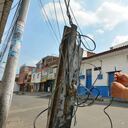 Usuarios del servicio de telefonía de Emcali, se ven afectados por el cobro de las facturas, sin estar recibiendo el servicio, ya sea por robo de cable o porque vehículos con cargas altas pasan y se llevan por delante las líneas.