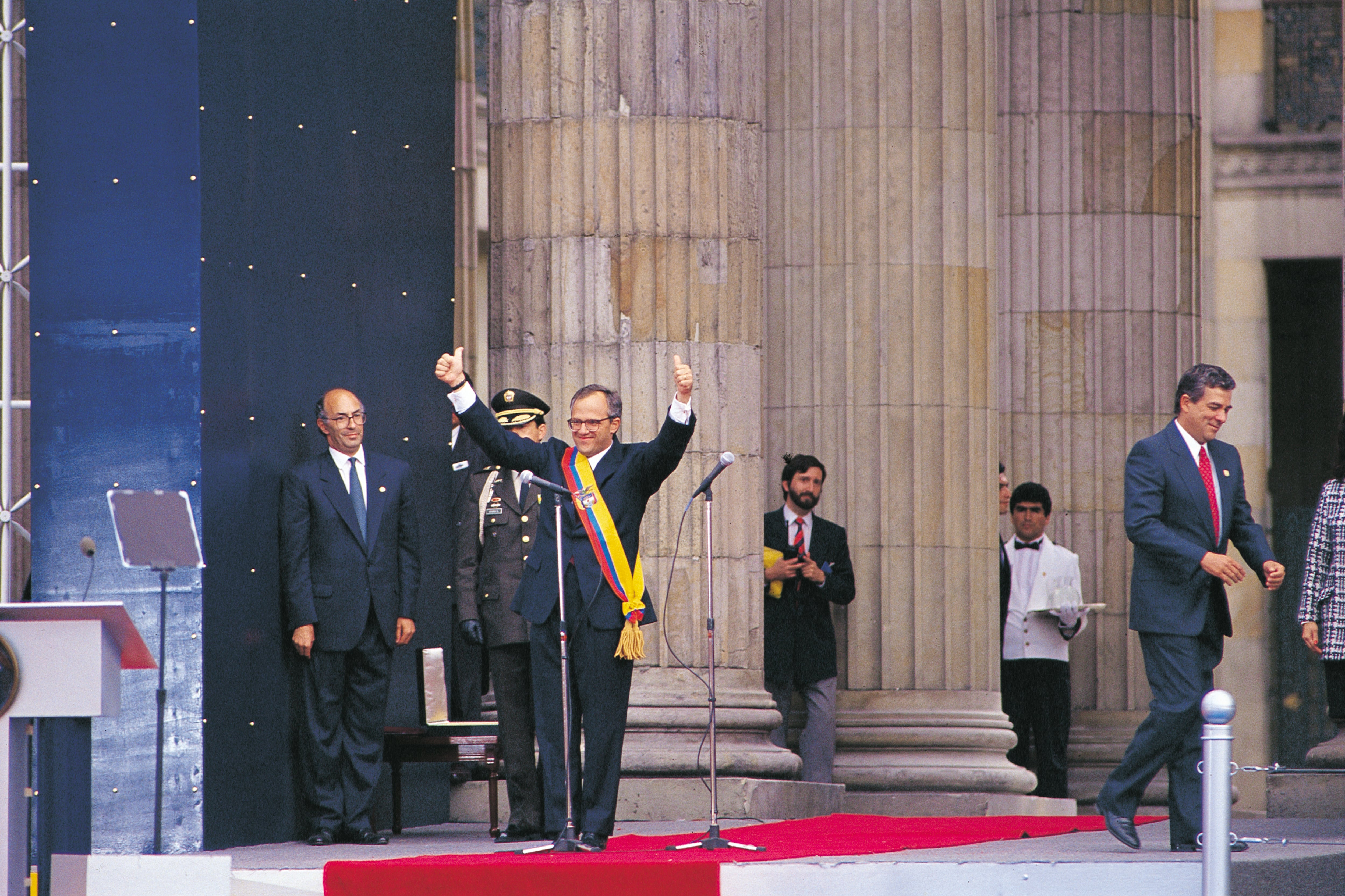 Ernesto Samper Pizano fue el primer presidente elegido en una segunda vuelta presidencial en Colombia.