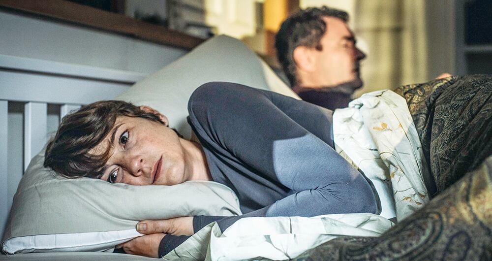 Lucía (Leonor Watling) es un personaje con procesos mentales complejos. Los humanos tienen lagunas de memoria, pero ella les encuentra una explicación paranormal a las incongruencias que vive. 