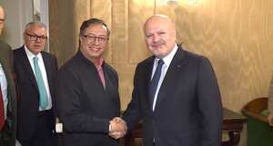 Presidente Gustavo Petro y el fiscal jefe de la Corte Penal Internacional, Karim Khan