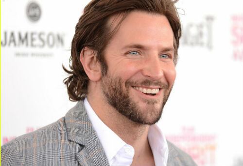 El actor Bradley Cooper relató en un podcast que en 2019, cuando estaba en el metro de Nueva York, un hombre lo amenazó con un cuchillo.