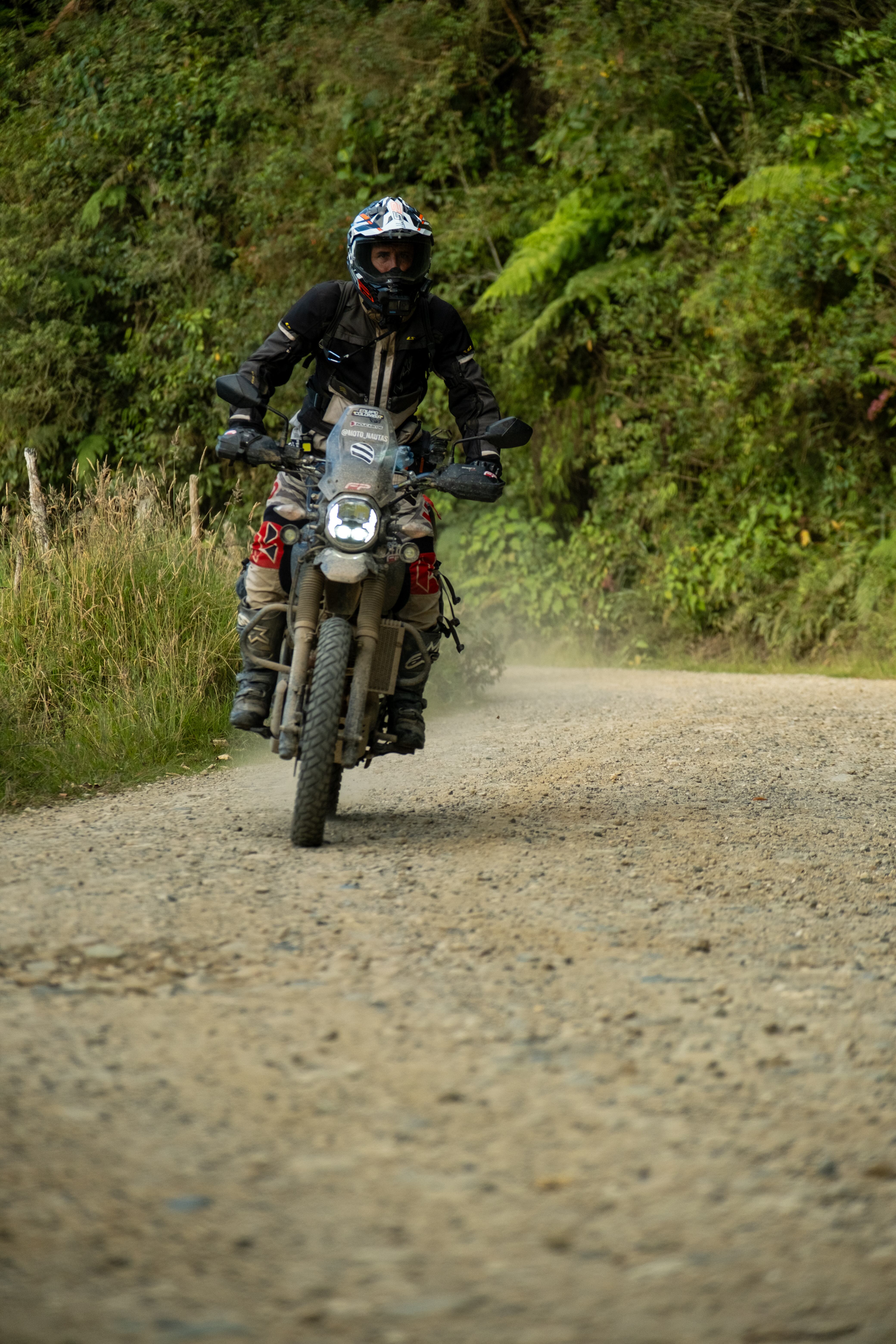 Sebastián Castro y Alejandro Gómez. recorrieron 123 municipios de Antioquia en 14 días y algunas horas