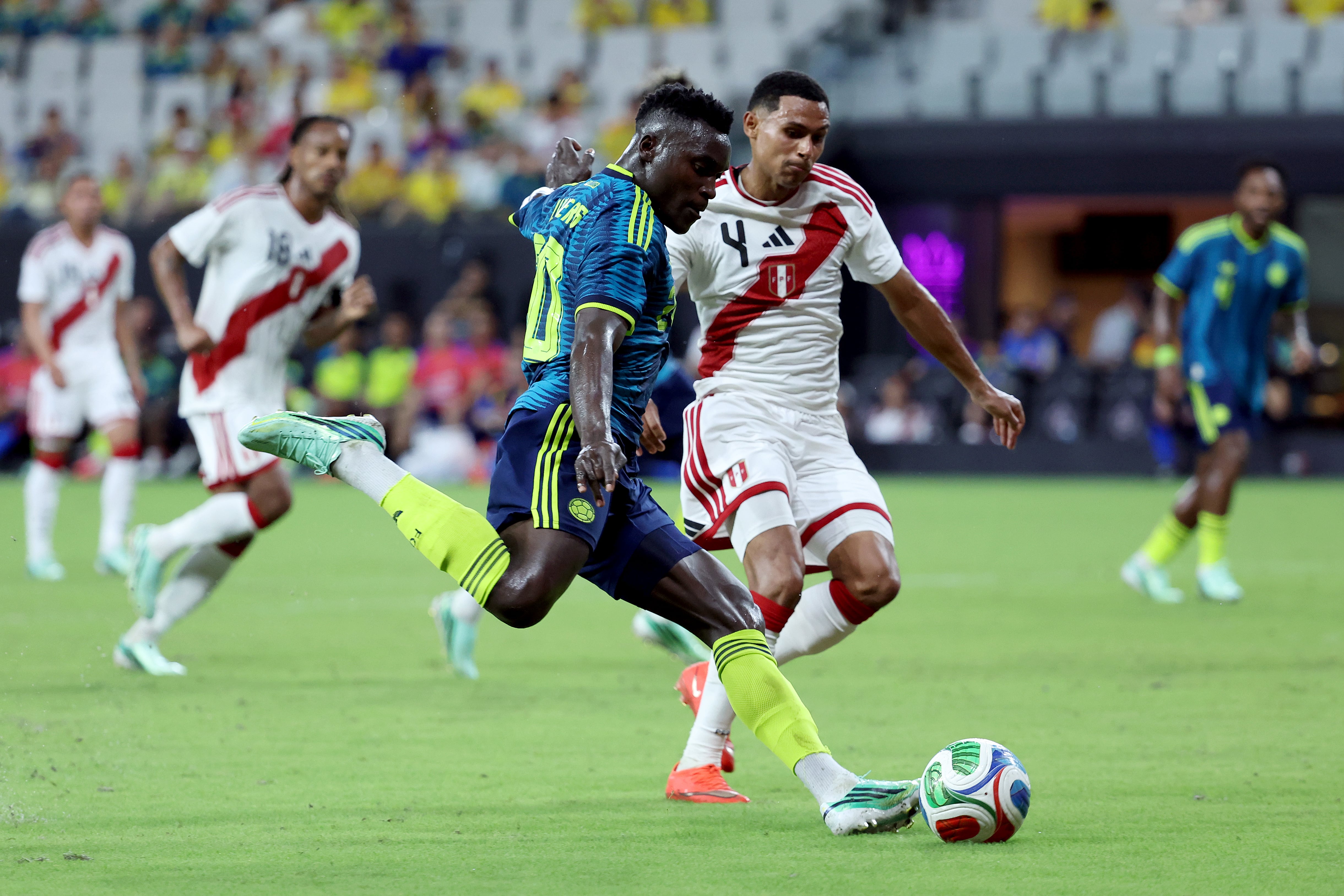 Kevin Viveros con la Selección Colombia ante Perú.