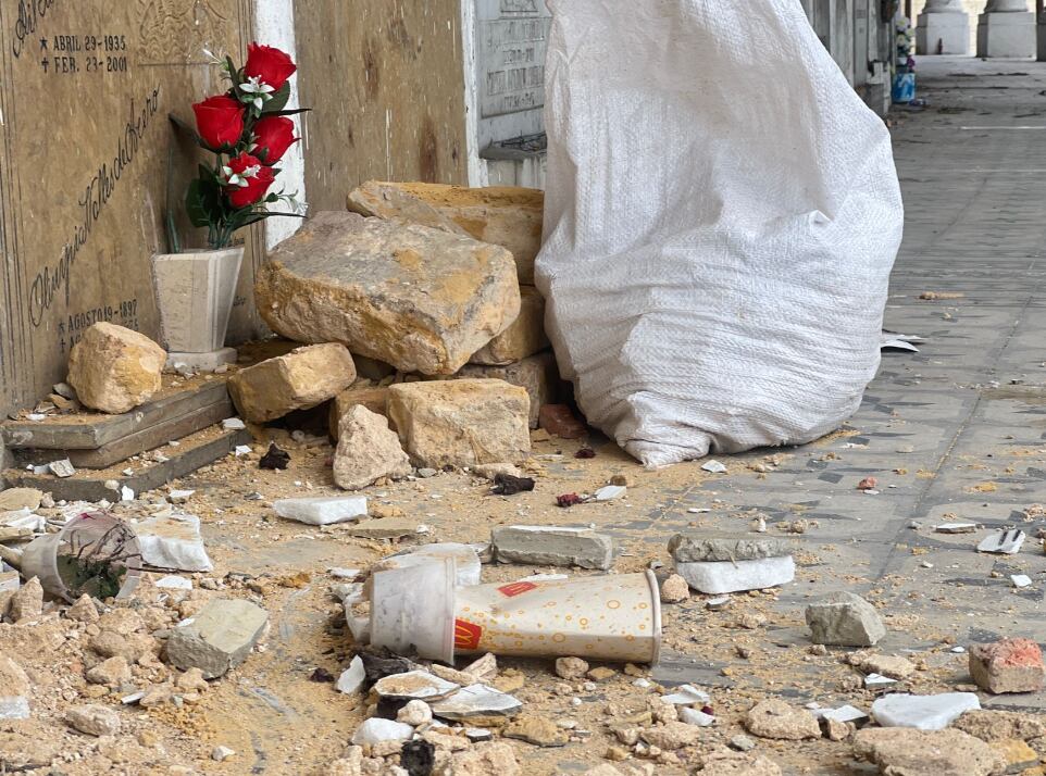 Imágenes del deterioro del Cementerio central de Bogotá