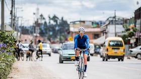 La protección de ciclistas y peatones es uno de los objetivos establecidos en la Ley 2635 de 2026.