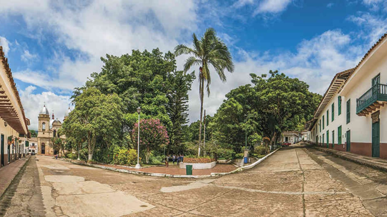 Tenza tiene 5.000 habitantes y una diversidad de planes de ecoturismo. Está ubicada a 150 kilómetros de Bogotá.