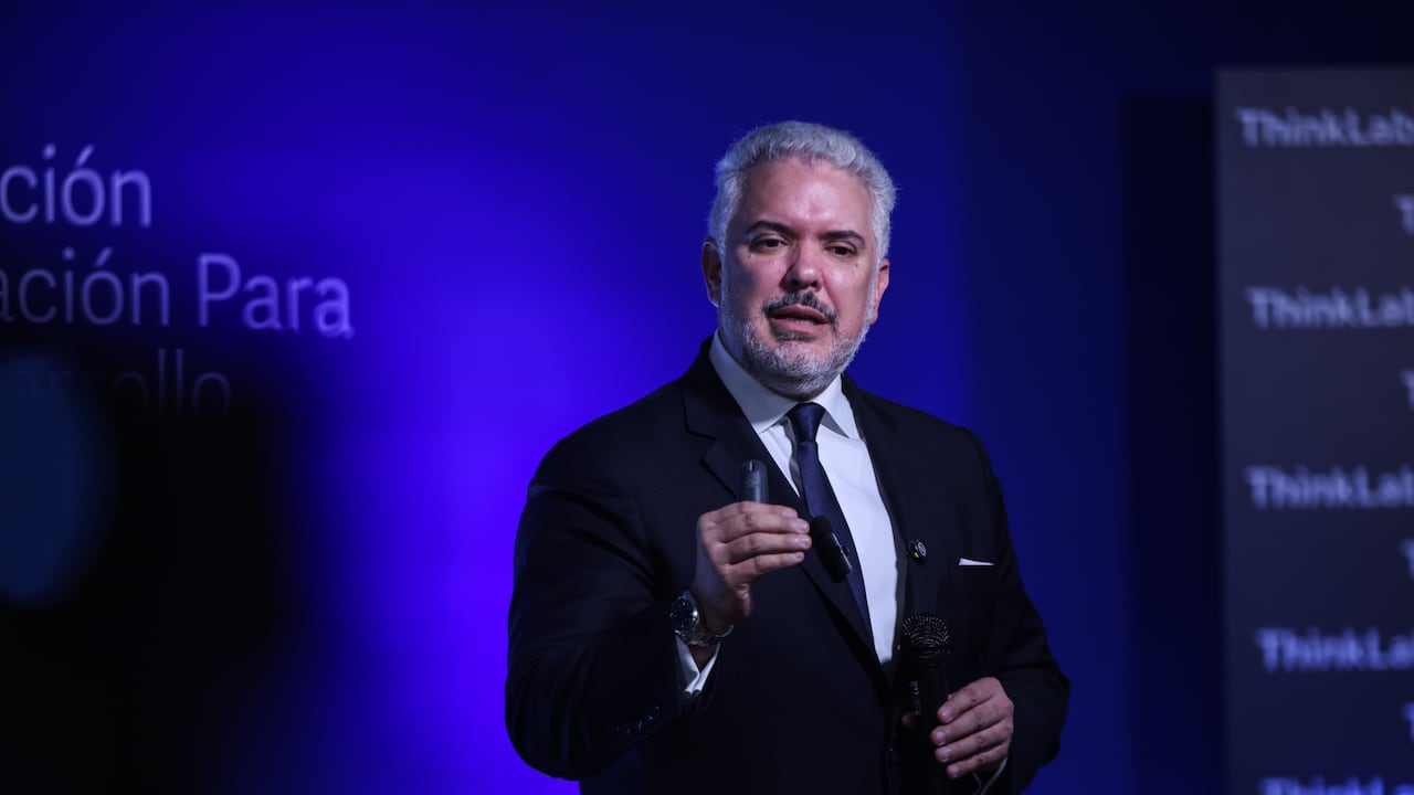 Bogotá. Julio 02 de 2025. El expresidente de Colombia , Iván Duque, presentó su más reciente libro, Fuerza y verdad: conversaciones en Oxford sobre el futuro del humanismo, en un conversatorio que se realizó en la Fundación Innovación para el Desarrollo.