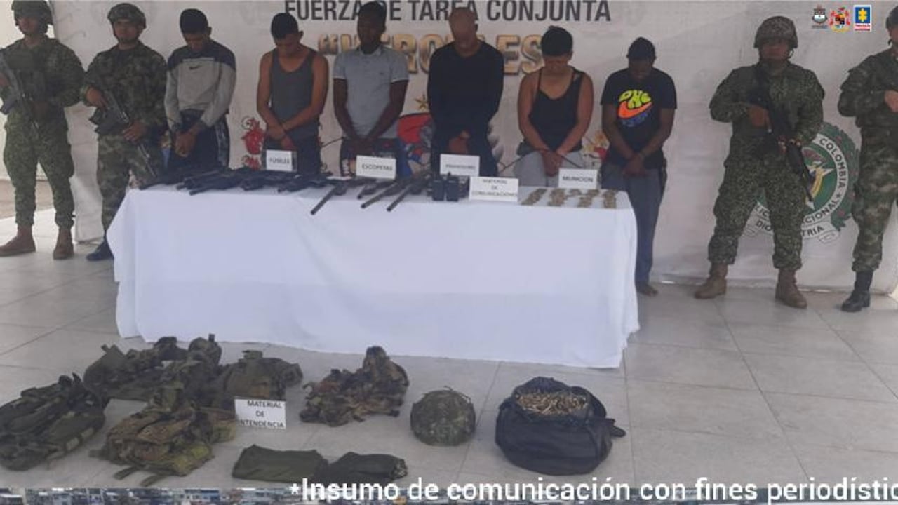 El juez les dictó medida de aseguramiento consistente en detención preventiva en establecimiento carcelario. Ninguno aceptó cargos.