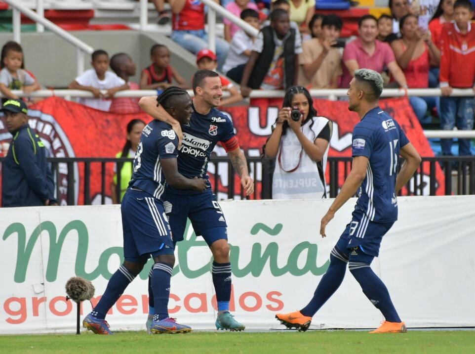 Edwin Cetré celebra el gol que le hizo con el Medellín al América, el 13 de agosto del 2023.