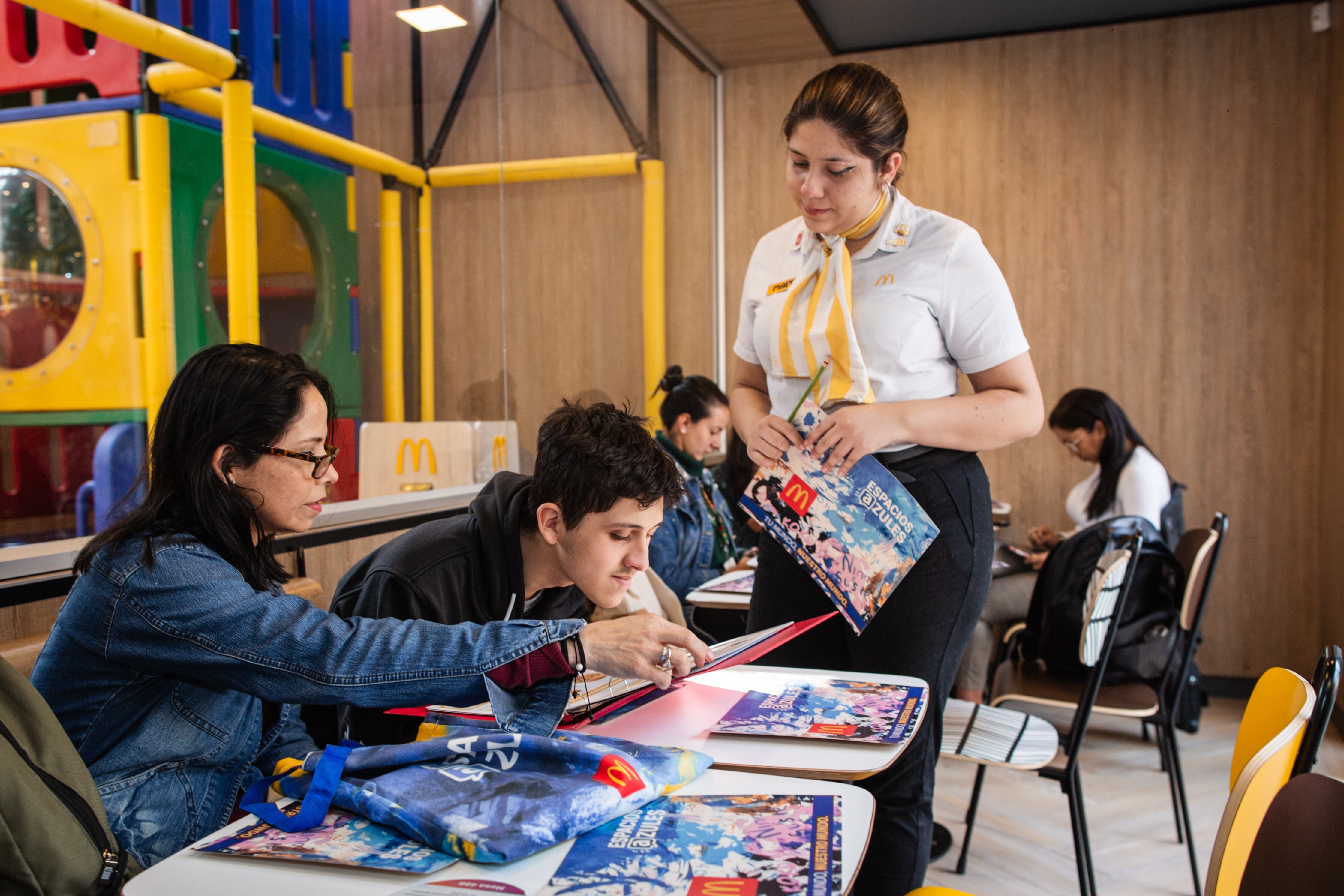 Desde hace un año 74 restaurantes de McDonald's cuntan con espacios adaptados para personas con espectro autista.