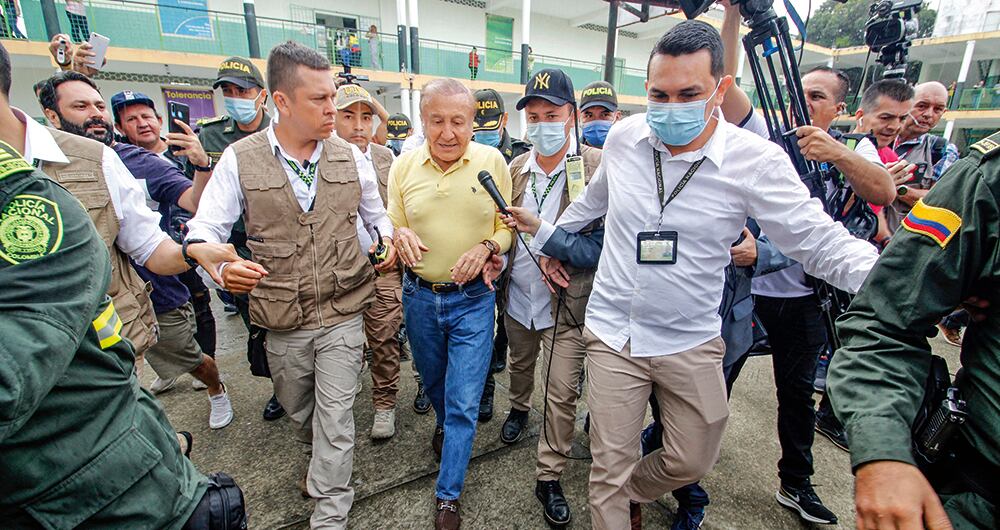   El ingeniero ya anunció que al comienzo de su mandato declararía la conmoción interior por 90 días para iniciar su ataque frontal contra la corrupción.