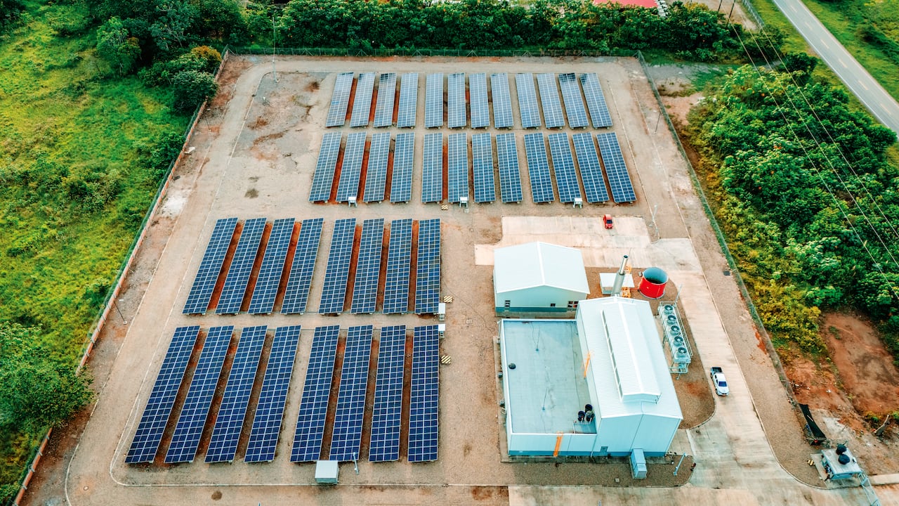 Planta híbrida de generación de energía de ALBORADA EICE, la empresa municipal de Villavicencio.