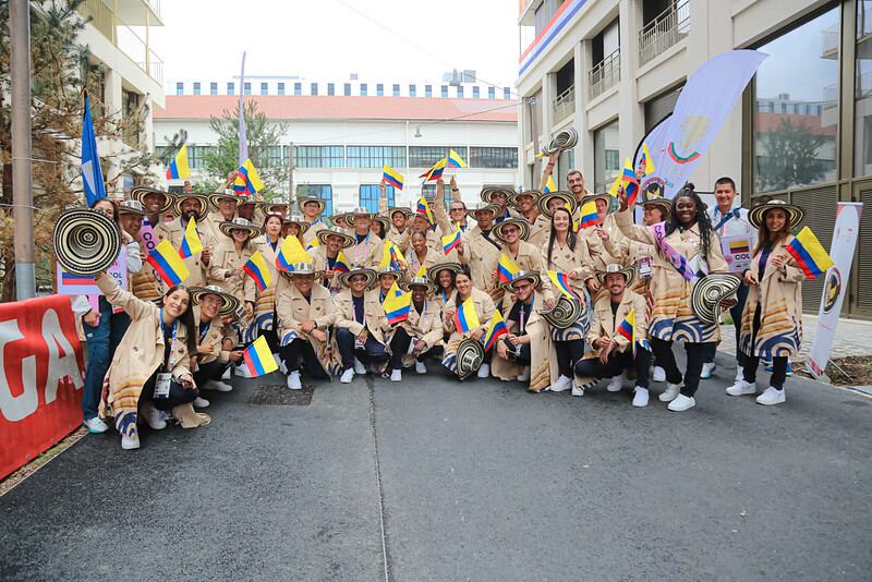 Traje oficial de la delegación colombiana para la inauguración de los juegos olímpicos París 2024